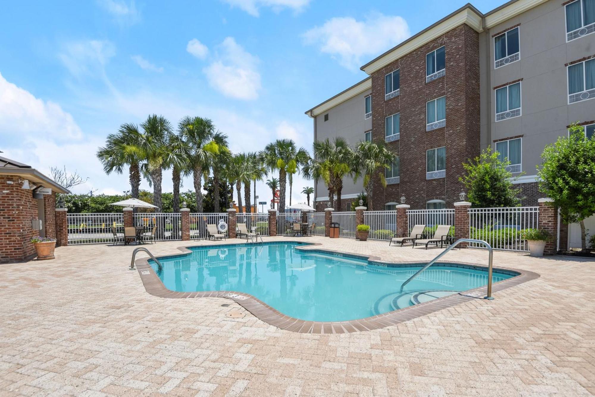 Holiday Inn Express & Suites Gonzales By Ihg Exterior foto